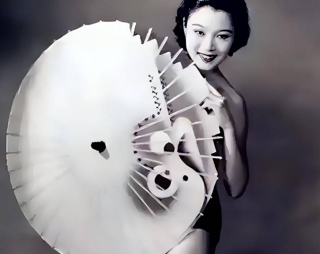 中国首位情色女作家,阅男无数,28岁跳海自杀 中国首位情色女作家,阅男无数,28岁跳海自杀
