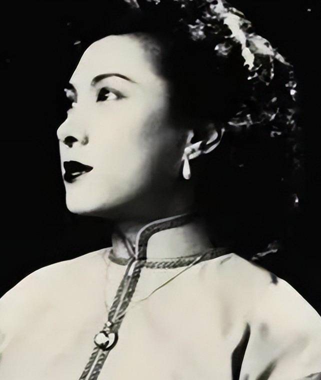 中国首位情色女作家,阅男无数,28岁跳海自杀 中国首位情色女作家,阅男无数,28岁跳海自杀