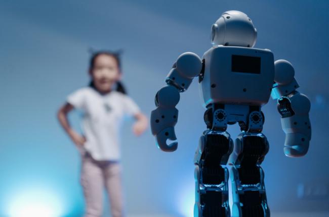 加国发布AI战略:34万新岗位、全民免费学AI... 加国发布AI战略:34万新岗位、全民免费学AI...