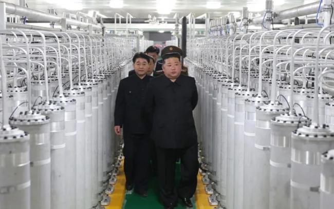 向美国示威 金正恩罕见亮出神秘核设施 向美国示威 金正恩罕见亮出神秘核设施