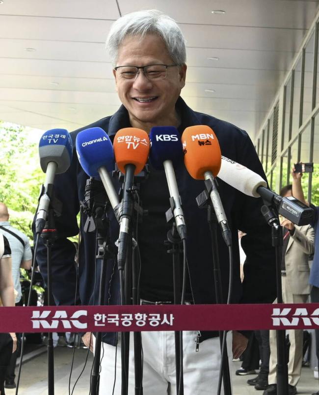 黄仁勋下一步不是芯片?“这些飙股”泄新野心 黄仁勋下一步不是芯片?“这些飙股”泄新野心