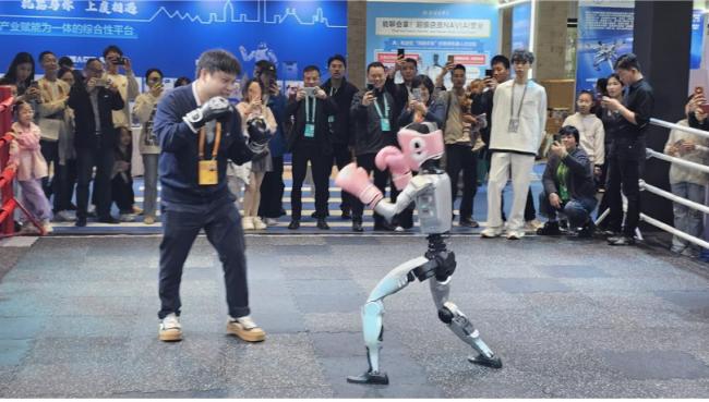 不到一万就能入手 中国人形机器人价格崩盘 不到一万就能入手 中国人形机器人价格崩盘