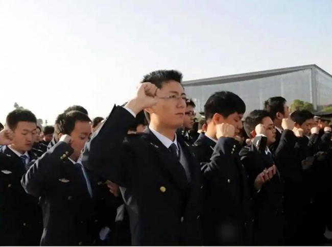 中组部划清公务员范围:这8类人员才算 中组部划清公务员范围:这8类人员才算