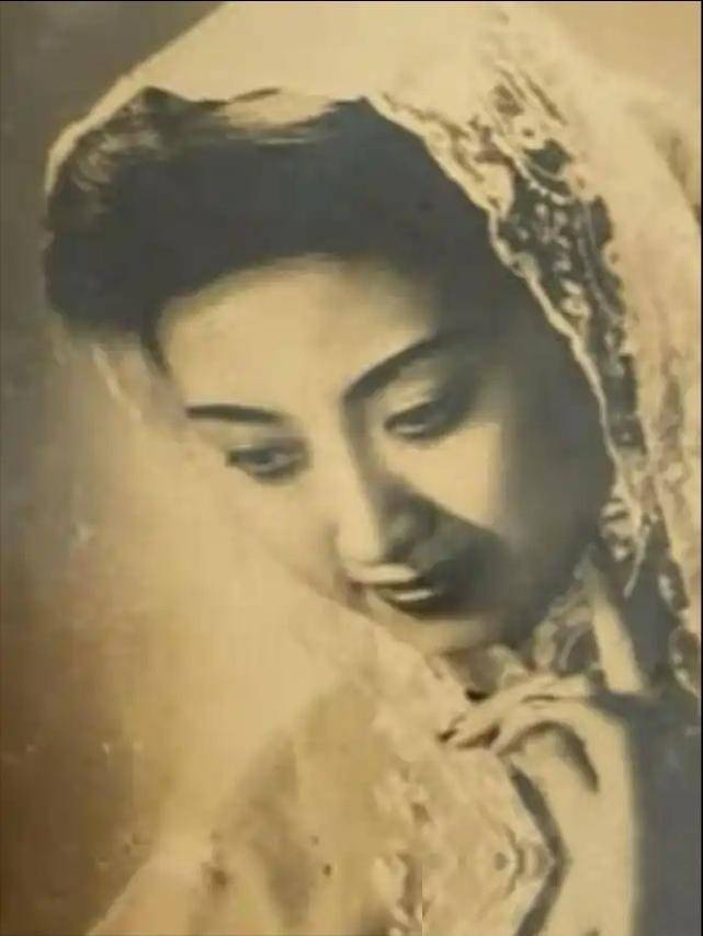 蒋经国和美人张正芬合影,难怪她看不上伊能静 蒋经国和美人张正芬合影,难怪她看不上伊能静