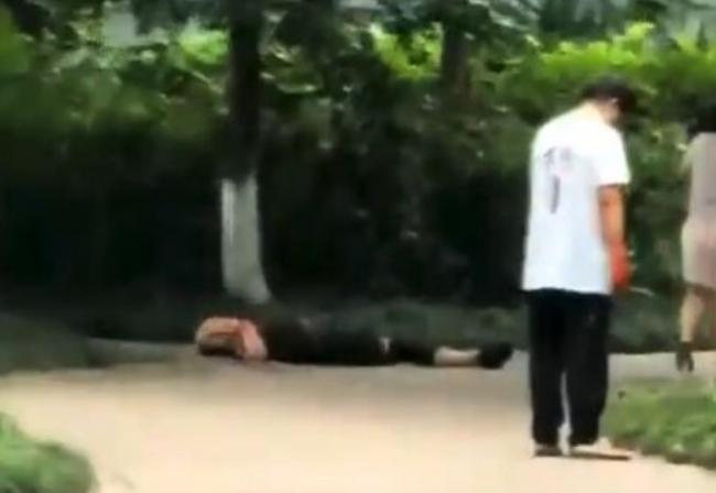 副教授刺死副校长 高举血手大喊“替天行道” 副教授刺死副校长 高举血手大喊“替天行道”