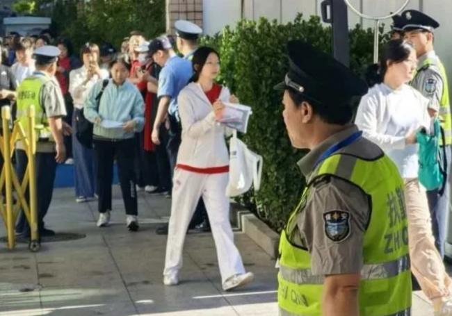 中国高考今天考语文数学 中国高考今天考语文数学