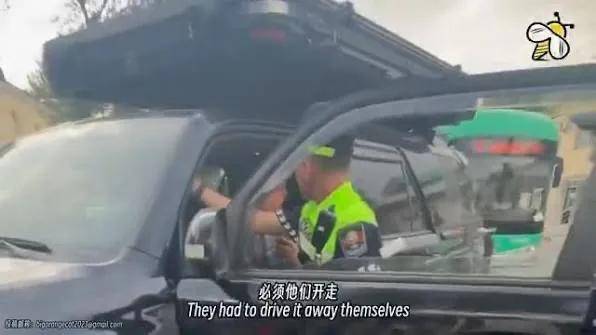 中国游客被拦下后 一张美国驾照竟成了通行证 中国游客被拦下后 一张美国驾照竟成了通行证