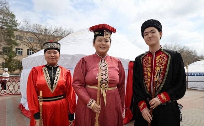 入俄400年反而高度汉化 一句“吃了吗”让人破防 入俄400年反而高度汉化 一句“吃了吗”让人破防