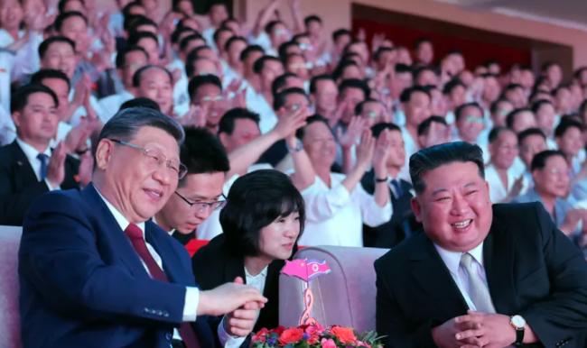 习近平访朝曝罕见“造型” 官媒都剪掉不播? 习近平访朝曝罕见“造型” 官媒都剪掉不播?