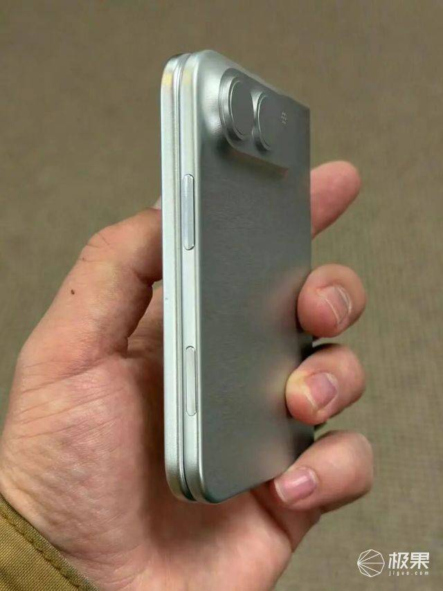 15000元!iPhone折叠屏全面曝光 15000元!iPhone折叠屏全面曝光