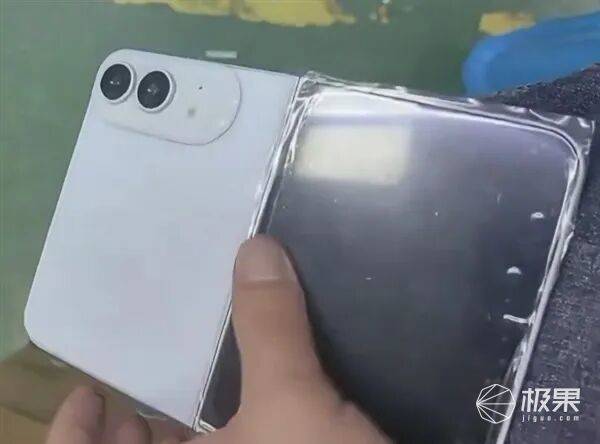 15000元!iPhone折叠屏全面曝光 15000元!iPhone折叠屏全面曝光
