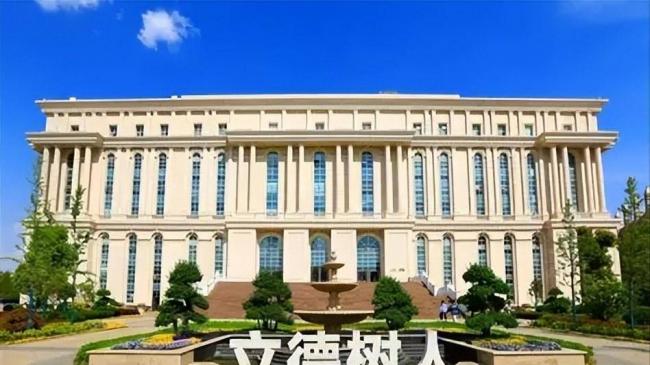 高校课堂突发冲突,学生崩溃怒吼,更多内情曝出 高校课堂突发冲突,学生崩溃怒吼,更多内情曝出