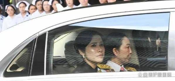 崩溃瞬间:悼念爱女 泰王玛哈老泪纵横 崩溃瞬间:悼念爱女 泰王玛哈老泪纵横