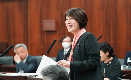 麻烦了 女议员一句话 得罪了26万人 麻烦了 女议员一句话 得罪了26万人