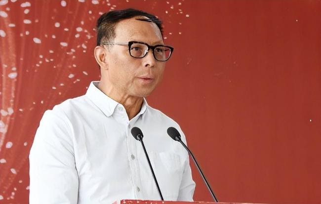 一家人全是美籍,却在国内捞金,年赚4亿 一家人全是美籍,却在国内捞金,年赚4亿