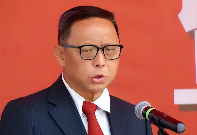 一家人全是美籍,却在国内捞金,年赚4亿 一家人全是美籍,却在国内捞金,年赚4亿