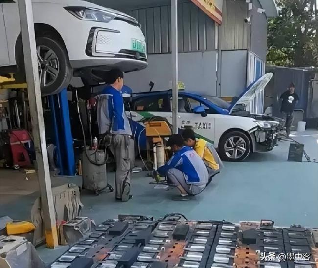 为啥街边修理厂不敢修新能源车?真相太扎心 为啥街边修理厂不敢修新能源车?真相太扎心