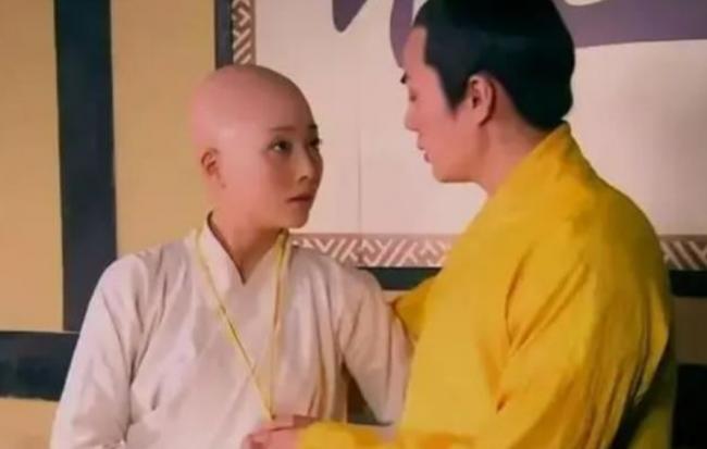 尼姑伺候皇帝洗澡被宠幸 生下一子 成一代明君 尼姑伺候皇帝洗澡被宠幸 生下一子 成一代明君