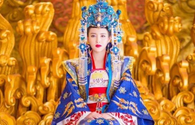 尼姑伺候皇帝洗澡被宠幸 生下一子 成一代明君 尼姑伺候皇帝洗澡被宠幸 生下一子 成一代明君