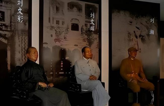 2010年刘文彩后代回来祭拜,光饭菜就备了200席 2010年刘文彩后代回来祭拜,光饭菜就备了200席