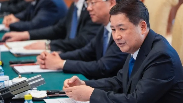 新疆公安厅长落马“蹊跷” 元老欲夺习刀把子 新疆公安厅长落马“蹊跷” 元老欲夺习刀把子