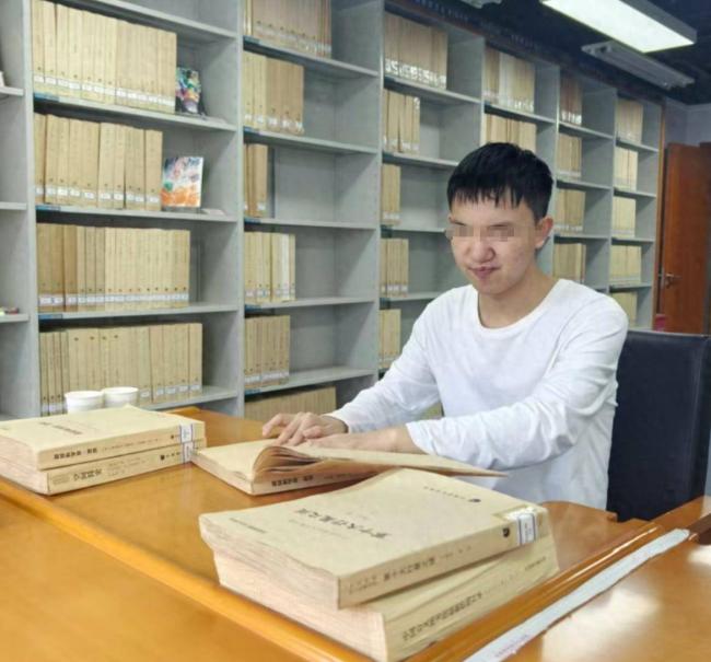 郭斌:6岁被伯母挖掉双眼 今高考分数721 郭斌:6岁被伯母挖掉双眼 今高考分数721
