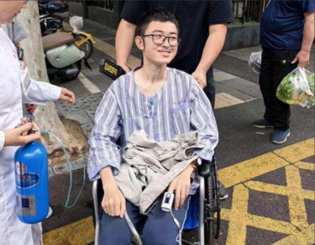 带着气胸引流管参加高考的同学有望上清华 带着气胸引流管参加高考的同学有望上清华