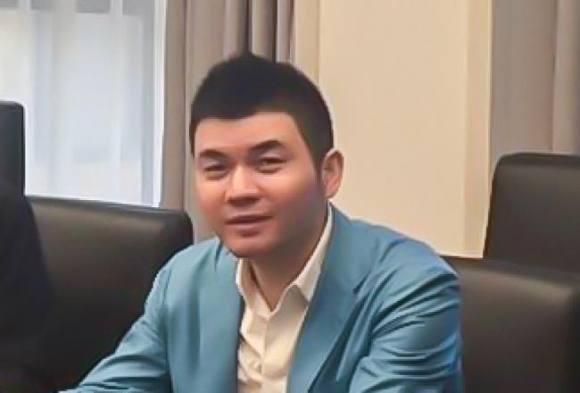 遭国际通缉!这位中国商人来头不小 北京避答 遭国际通缉!这位中国商人来头不小 北京避答
