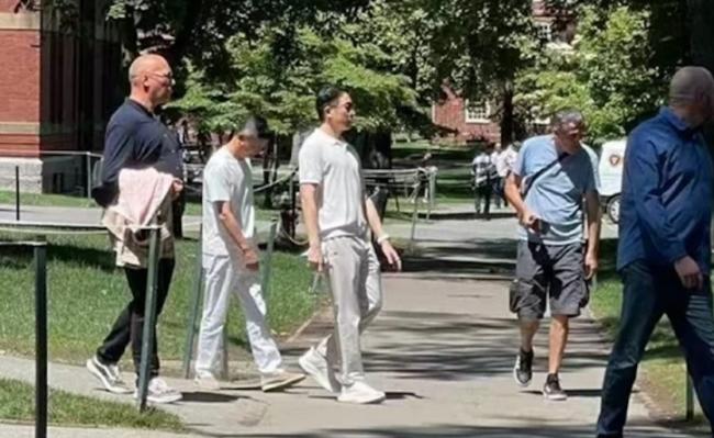 马云低调现身哈佛、MIT校园 被赞:有点小帅 马云低调现身哈佛、MIT校园 被赞:有点小帅
