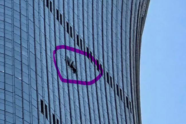 北京108层摩天大楼被撞出窟窿 中国媒体诡异沉寂 北京108层摩天大楼被撞出窟窿 中国媒体诡异沉寂