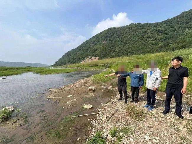 绝不姑息:印度男签证过期 被浦东机场逮个正着 绝不姑息:印度男签证过期 被浦东机场逮个正着