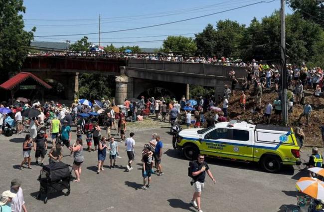美国宾州数千人聚集 逾100人中暑 其中45人送医 美国宾州数千人聚集 逾100人中暑 其中45人送医