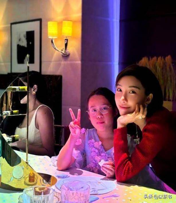 他们早已离婚:一个独自养娃,一个向名媛求婚 他们早已离婚:一个独自养娃,一个向名媛求婚