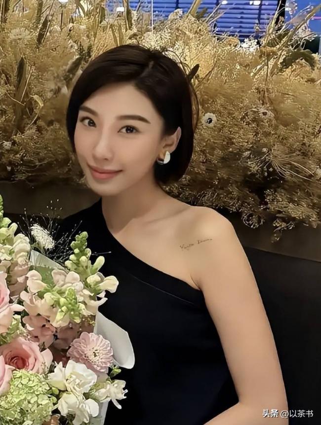 他们早已离婚:一个独自养娃,一个向名媛求婚 他们早已离婚:一个独自养娃,一个向名媛求婚