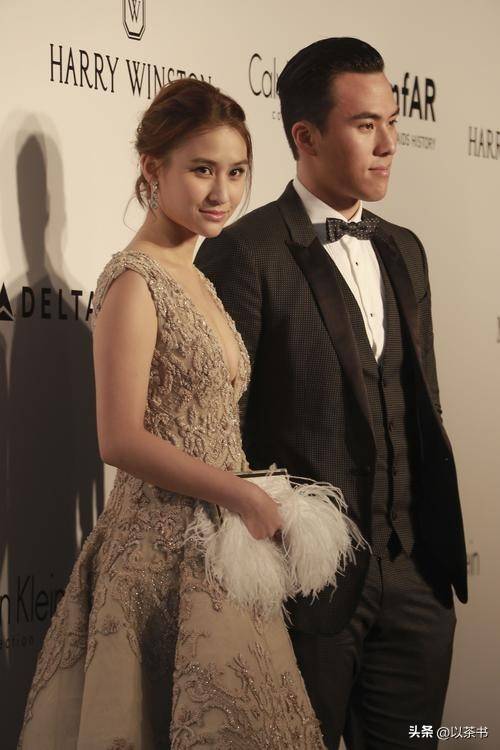他们早已离婚:一个独自养娃,一个向名媛求婚 他们早已离婚:一个独自养娃,一个向名媛求婚