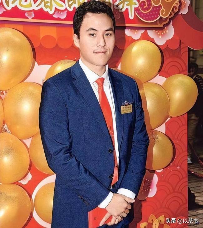 他们早已离婚:一个独自养娃,一个向名媛求婚 他们早已离婚:一个独自养娃,一个向名媛求婚