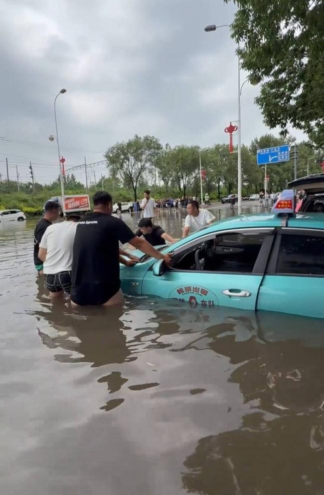 这张照片疯传 网友:习主席唯一一次履薄临深 这张照片疯传 网友:习主席唯一一次履薄临深