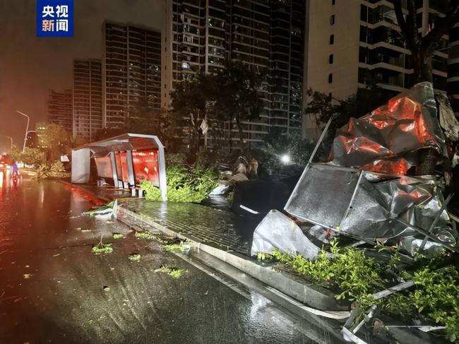 湖北男被从12楼家中吸走!整栋楼都被掏空 湖北男被从12楼家中吸走!整栋楼都被掏空