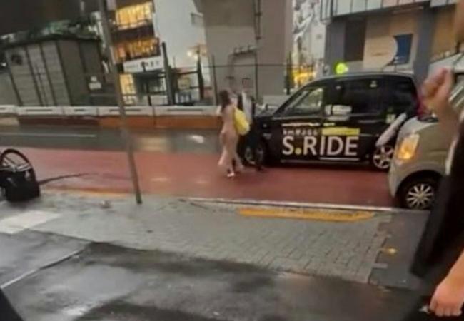 美女疑被当街掳走片疯传 网民震惊 美女疑被当街掳走片疯传 网民震惊