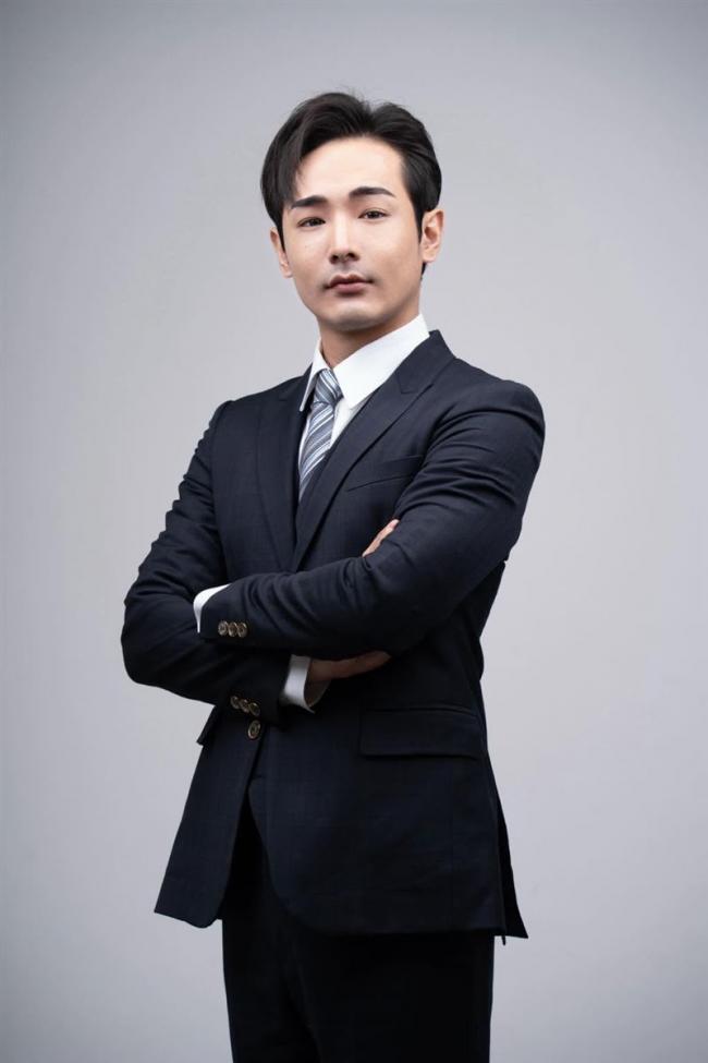 小粉红晒入台证还做一嚣张举动 被举报后下场惨 小粉红晒入台证还做一嚣张举动 被举报后下场惨