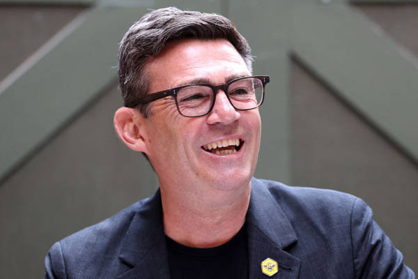 新首相伯纳姆,不就是英国版的曼达尼吗 新首相伯纳姆,不就是英国版的曼达尼吗