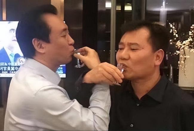 被许家印坑得最惨的4个大佬 曾经都是好朋友 被许家印坑得最惨的4个大佬 曾经都是好朋友