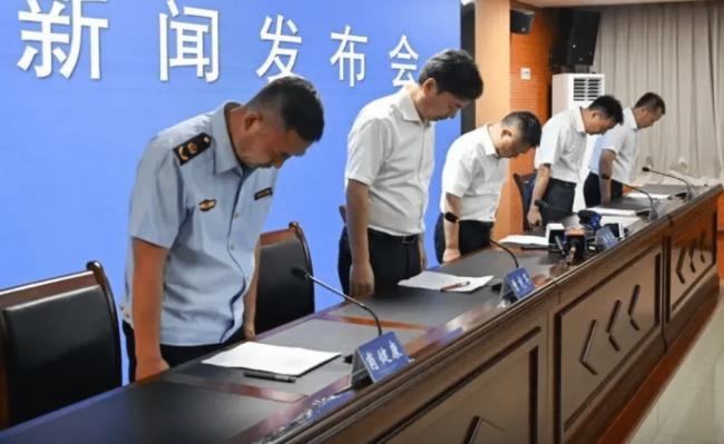 重庆山崩现场发现疑似生命迹象 但是… 重庆山崩现场发现疑似生命迹象 但是…