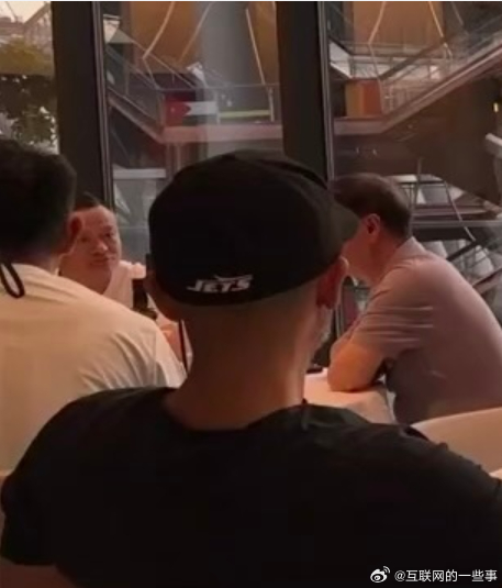 马云等中国科技大老 现身世界杯决赛看台 马云等中国科技大老 现身世界杯决赛看台