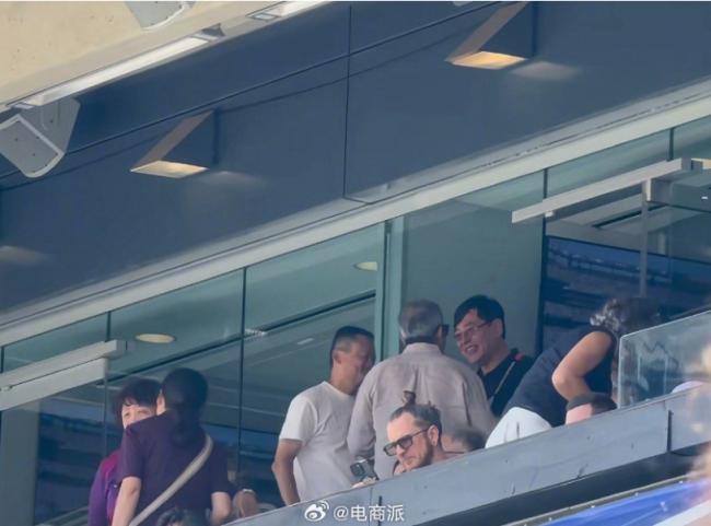 马云等中国科技大老 现身世界杯决赛看台 马云等中国科技大老 现身世界杯决赛看台