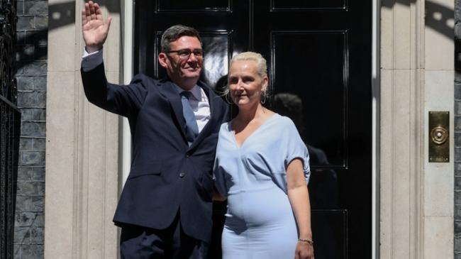 英国新首相正式就职 宣布立刻启动“熔断机制” 英国新首相正式就职 宣布立刻启动“熔断机制”