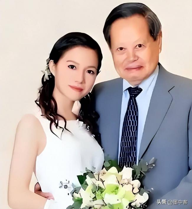 卷走18亿、带37箱“财物”跑路?翁帆又遇上难题 卷走18亿、带37箱“财物”跑路?翁帆又遇上难题