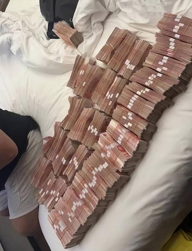 网炸锅:父亲晒200万海归女儿 放话谁配得上 网炸锅:父亲晒200万海归女儿 放话谁配得上
