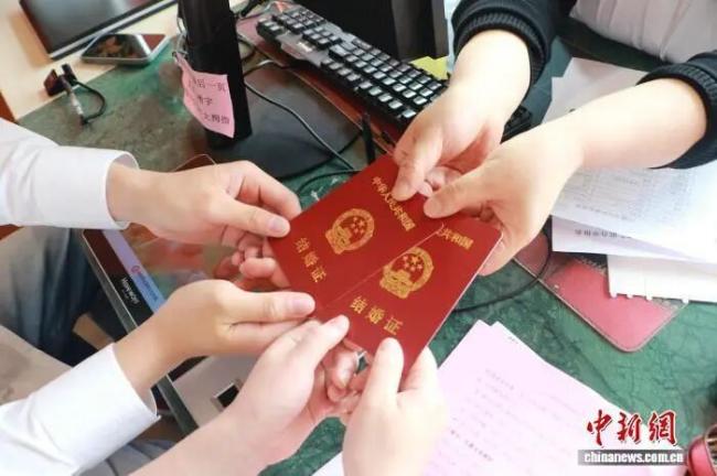 多地官宣:结婚,发钱 多地官宣:结婚,发钱