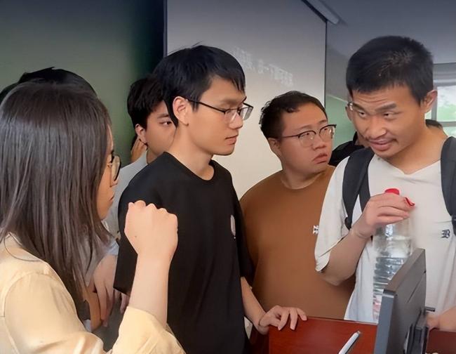 王虹得大奖不到24小时,一场大型网暴正在上演 王虹得大奖不到24小时,一场大型网暴正在上演